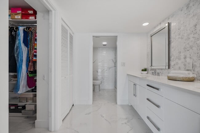 Building Photo - 900 Ocean Dr
