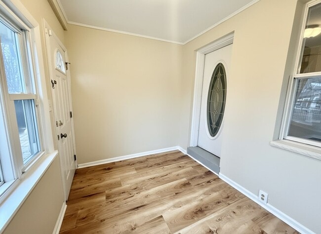 Building Photo - 722 Mollbore Terrace