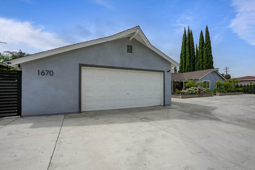 Spacious driveway - 1670 W Cerritos Ave