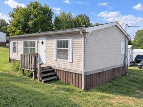 Building Photo - 3 Bed/2 Bath - Unit 204 Gaither
