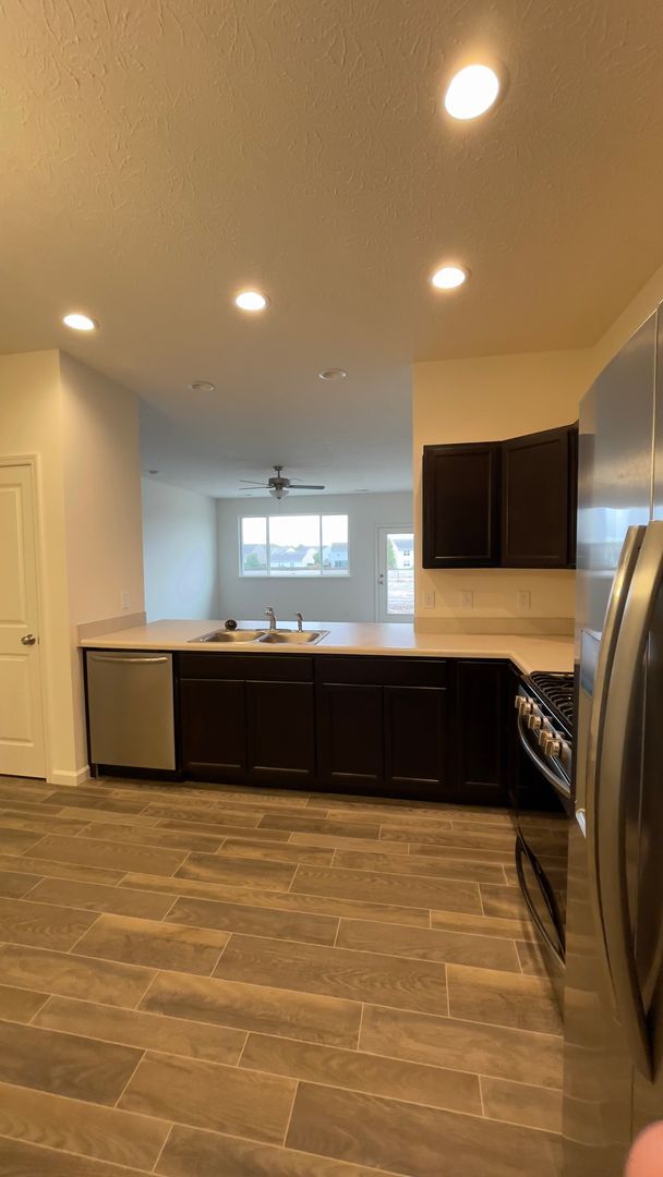 Building Photo - AVALON BLUFF......3 Bedroom 2 Bath