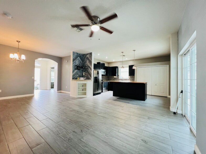 Building Photo - 10143 Shadow Creek Dr