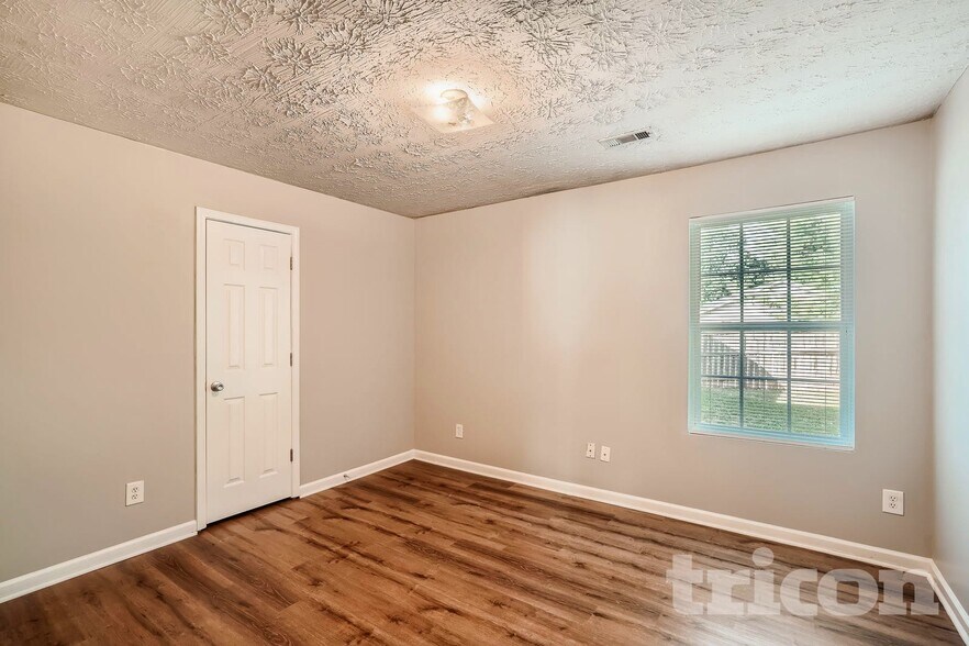 Building Photo - 1476 Steam Engine Way NE