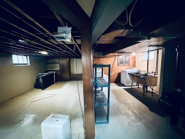 Building Photo - Charming 2-Bedroom Home w/ Finished Loft, Open Floor Plan & Sunroom!