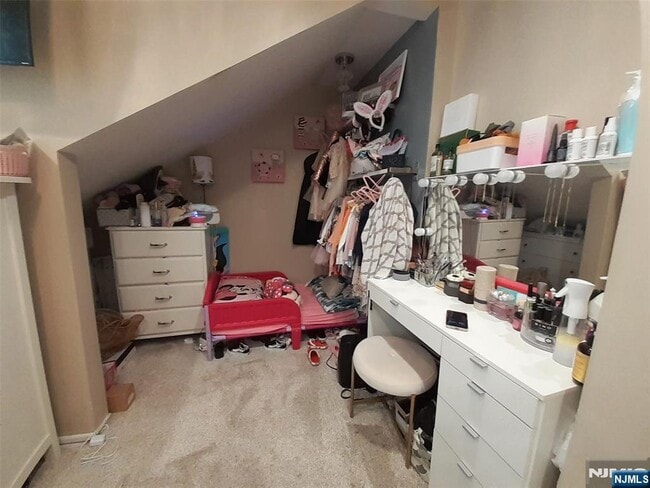 Building Photo - 98 Willard St