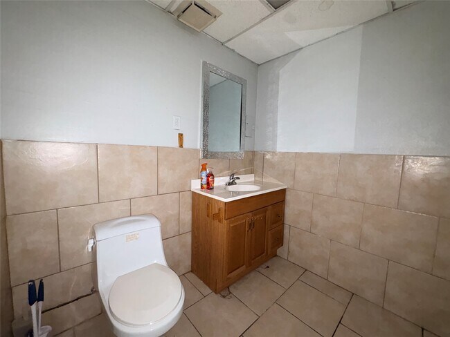 Building Photo - 2036 Avenue F