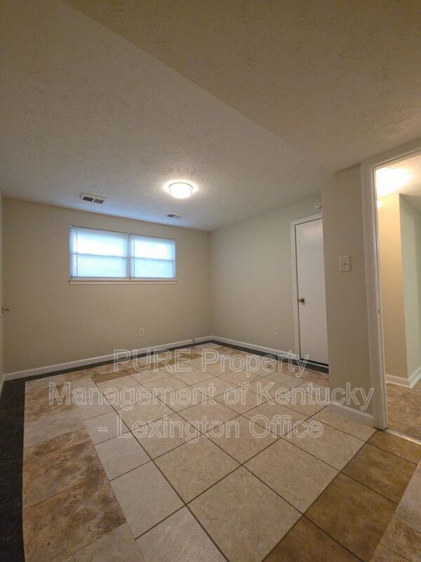 Building Photo - 3432 Warwick Ct