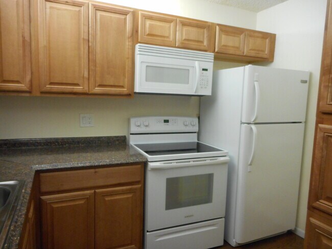 Building Photo - 202 Foxtail Dr
