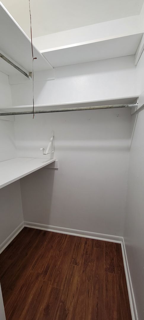 Building Photo - Gorgeous 3 bedroom/1.5 bath home!