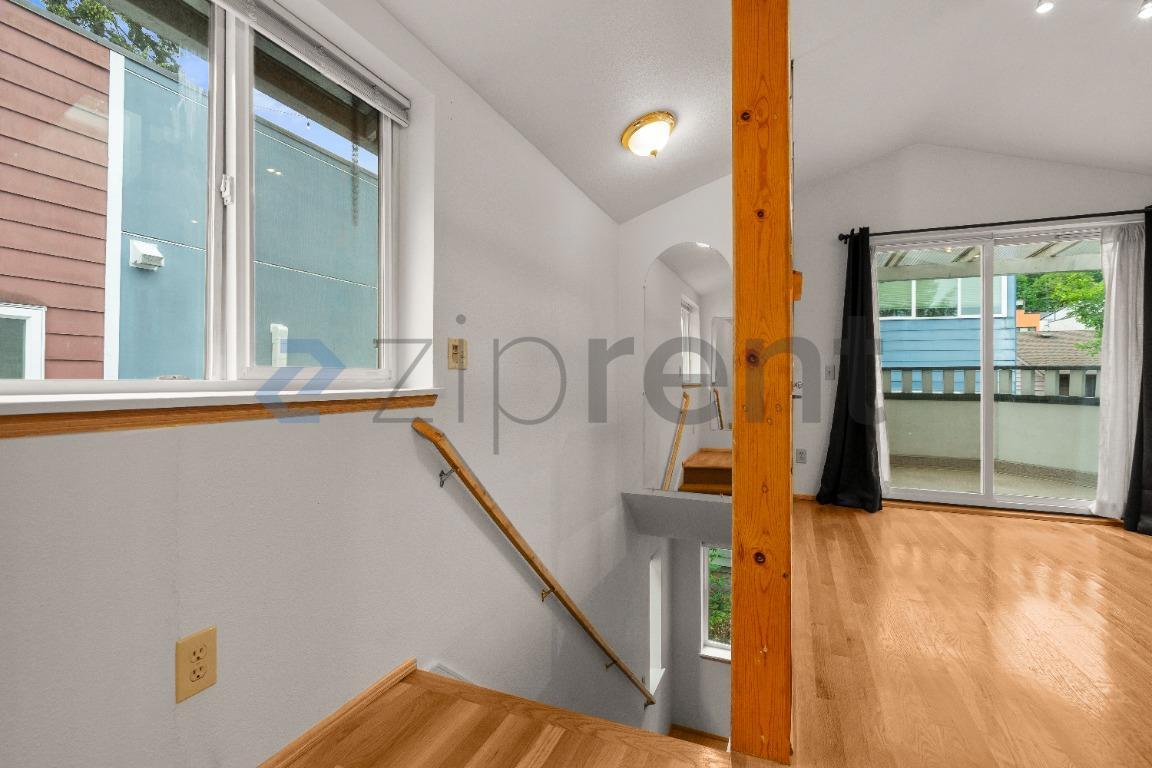 Building Photo - Unit 3