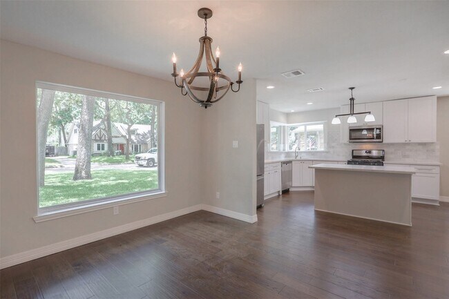 Building Photo - 730 Bison Dr