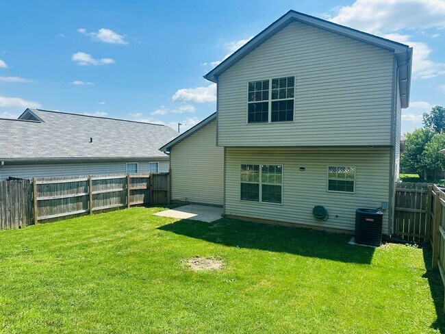 Building Photo - 1437 Day Lily Dr