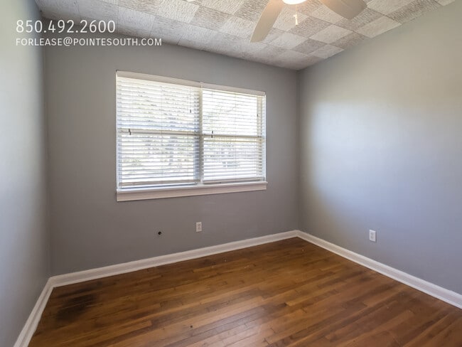 Building Photo - 1102 E Texar Dr