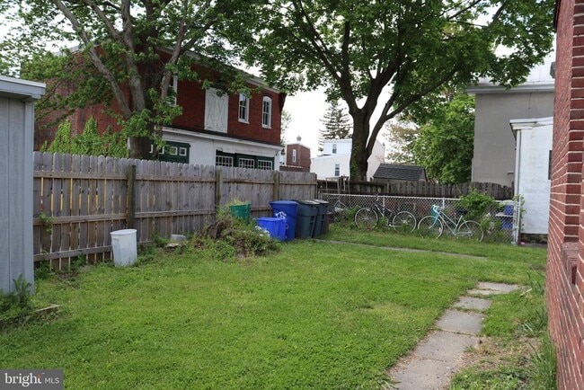 Building Photo - 421 Lyceum Ave