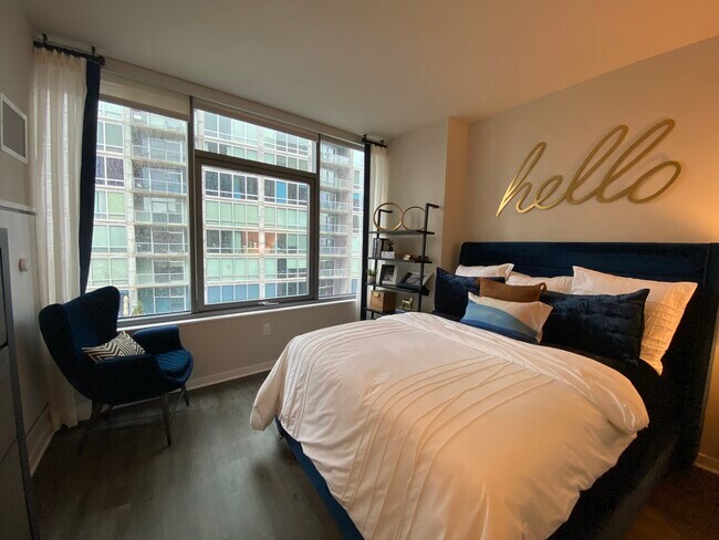 Building Photo - 800 S Clark St