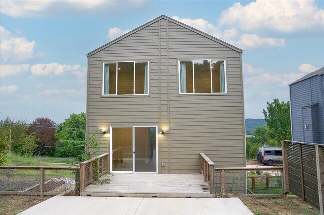 Building Photo - 1054 E Huntsville Rd