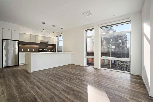 Building Photo - 839 Beacon St