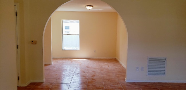 Building Photo - 616 Dharma Cir