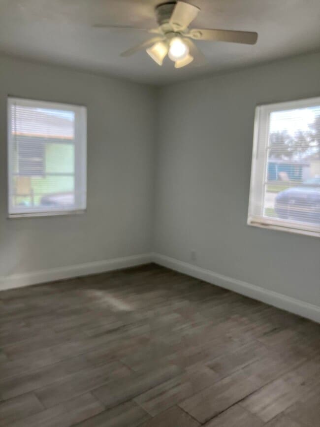 Building Photo - 949 30th St