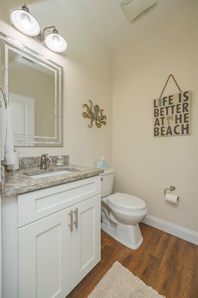 Building Photo - 6832 Middleton Ave