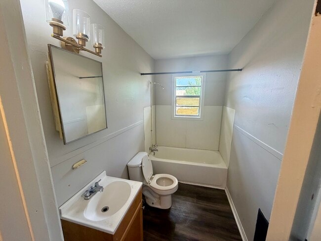 Building Photo - 616-622 14th St Quadplex