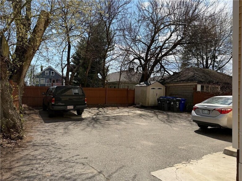 Building Photo - 368 Orms St