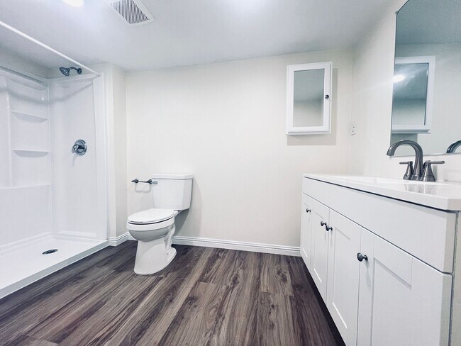 Building Photo - Escondido Historic Neighborhood 3 Bedroom 2 Bath Home