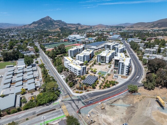 Building Photo - AVAILABLE FOR 2026-2027 SCHOOL YEAR...14 B...