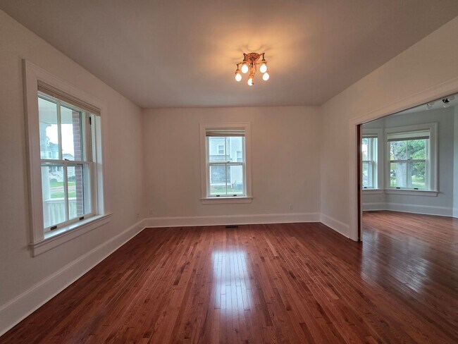 Building Photo - 1306 Officers Row