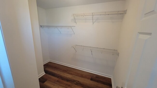 Building Photo - The 5 Bedroom You've Been Looking For!!