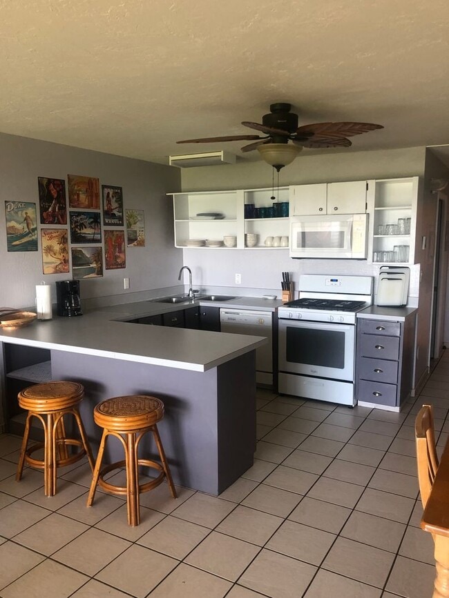 Building Photo - Molokai - Wavecrest - oceanfront 1 bedroom...