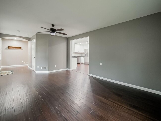 Building Photo - Charming 3-Bed, 2.5-Bath Home in Pinckney!