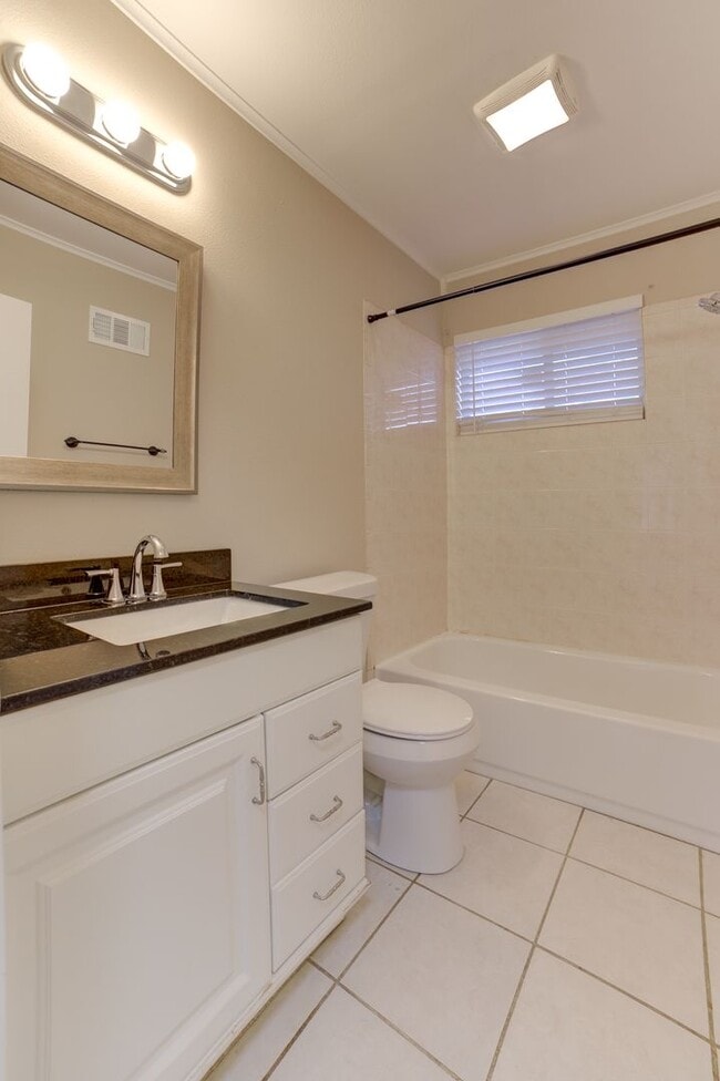 Building Photo - 2 Bed | 1 Bath
