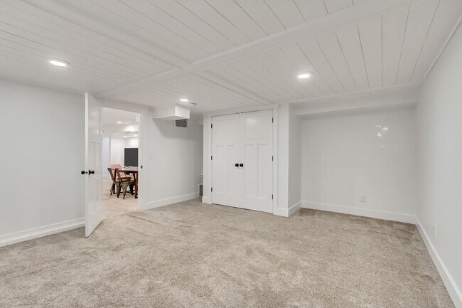 Building Photo - Elegant Yale Crest Bungalow in the Heart o...
