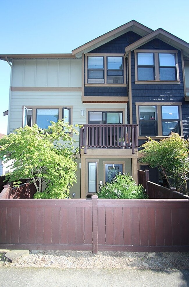 Building Photo - LUXURY 2-BED BALLARD TOWNHOME FOR RENT WIT...