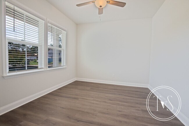 Building Photo - RATE DROP ALERT (was $3500/month) and SUMM...