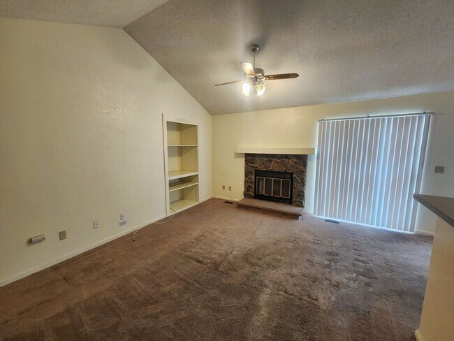 Building Photo - Bright 2 Bed, 2 Bath Condo for Rent in Arv...