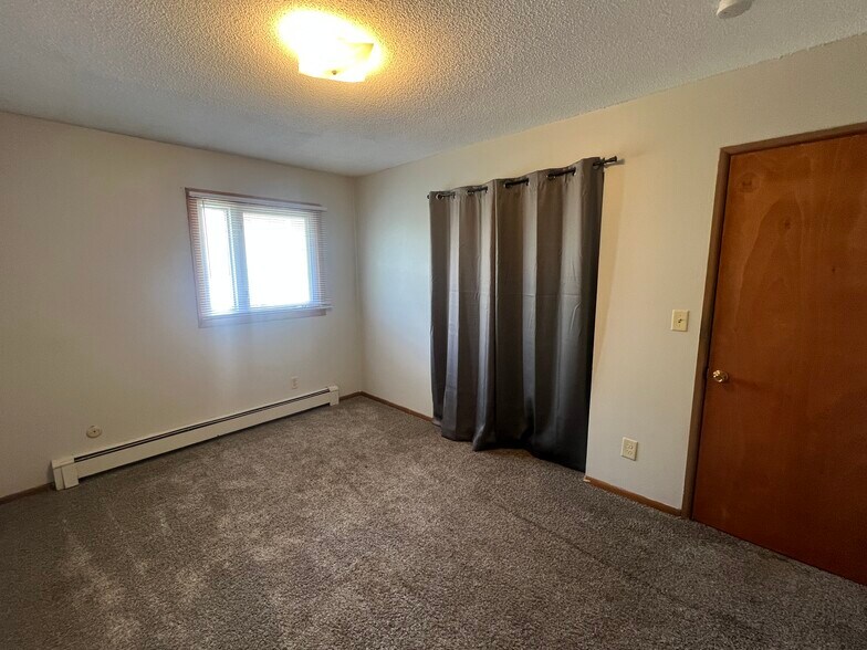 Building Photo - 2216 18 1/2 Ave NW