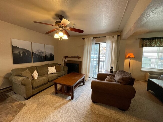 Building Photo - Carriage House Studio