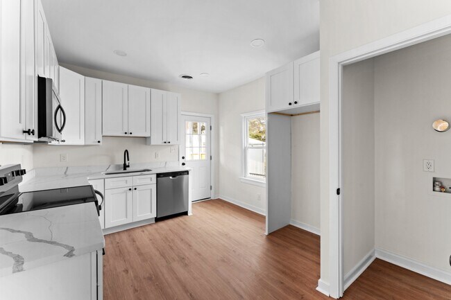 Building Photo - Trek Rentals