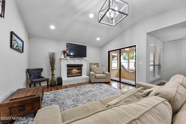 Building Photo - 9126 Trevi Cir W