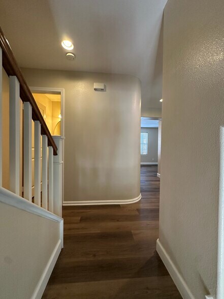 Building Photo - 27007 Edgewater Ln