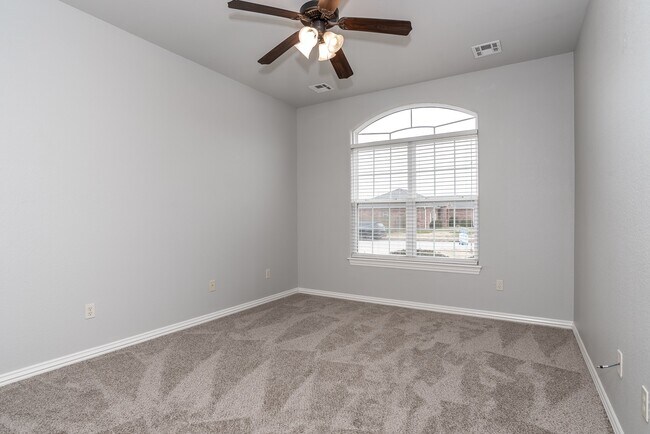 Building Photo - Bentonville Home! (March Move In)