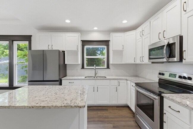 Building Photo - Updated 4-bedroom, 2-bath home in the Rountree neighborhood