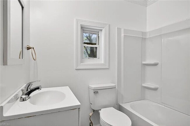 Building Photo - 1128 43rd St