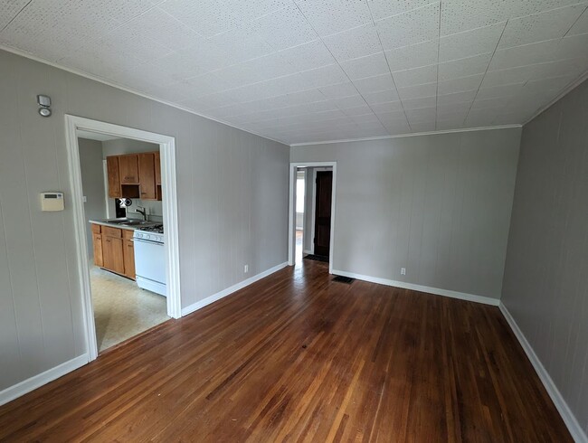 Building Photo - Charming 2-Bedroom Home in North Linden – ...