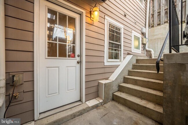 Building Photo - 1135 6th St NW