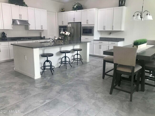 Building Photo - 9565 E Theia Dr