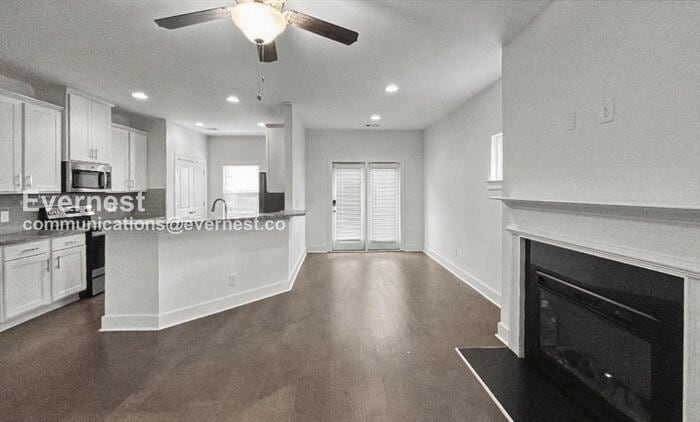 Building Photo - 1924 Dillon Dr