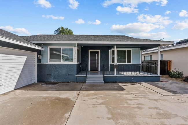 Building Photo - 10144 Gaviota Ave